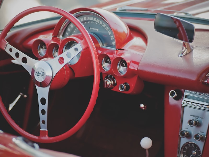 Rijleerling achter het stuur tijdens een oefenrit